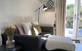 Apex Studio Pod & Jacuzzi Bath